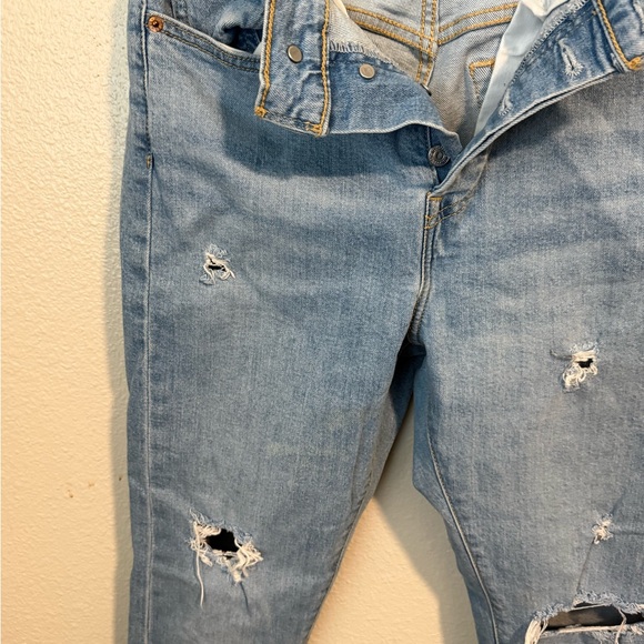Levi's Light Blue Distressed Skinny Jeans - Picture 3 of 9